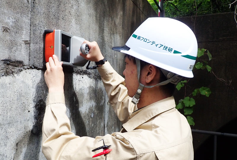 電磁波レーダーによる鉄筋探査